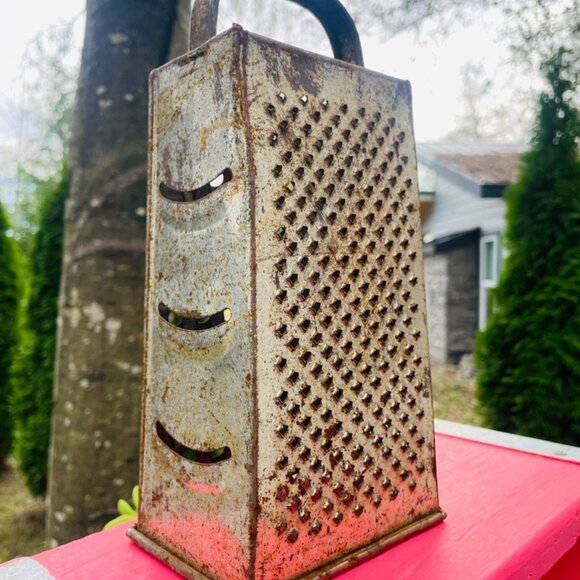 Vintage, Rustic, Farmhouse, Shabby Chic Box Graters- Large - Picture 5 of 6
